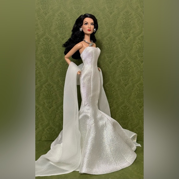 💎BARBIE MARIA FELIX DOLL SIGNATURE IN BEIGE DRESS AND SNAKE JEWELRY “CUSTOM” 💄 - Picture 2 of 10